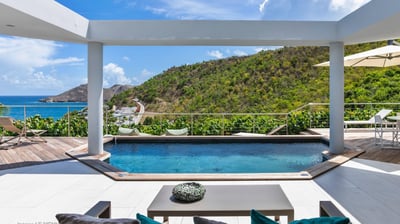 Pool & Terrace: Nice heated pool 6 x 3.5 m, terrace with sun loungers, well exposed to the sun. Gas 