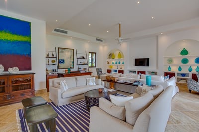 Luxury Villa Photo #18