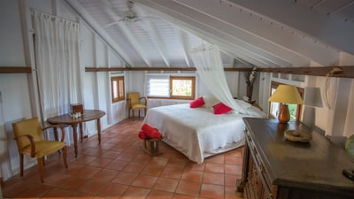 Bedroom 3: King size bed, air conditioning, safe, dressing room, bathroom with rain shower and regul