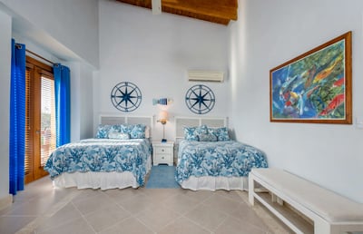 Luxury Villa Photo #36