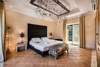 Luxury Villa Photo #26