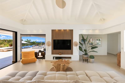Luxury Villa Photo #16