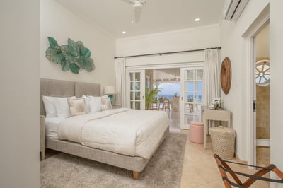 Luxury Villa Photo #26