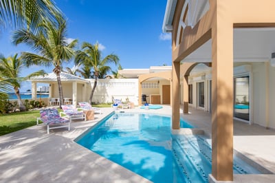 Luxury Villa Photo #9