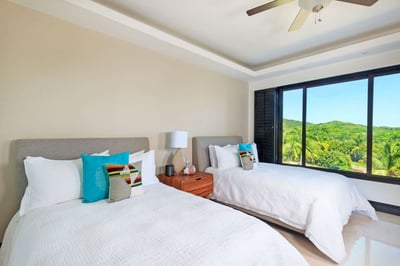 Luxury Villa Photo #18