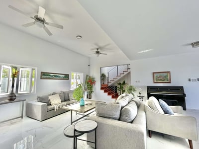 Luxury Villa Photo #10