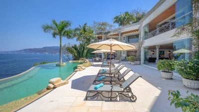 Luxury Villa Photo #8