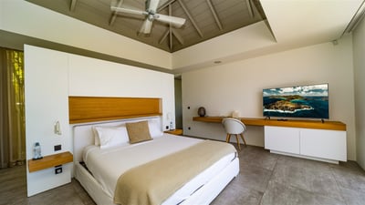 Luxury Villa Photo #17