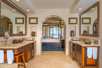Luxury Villa Photo #37
