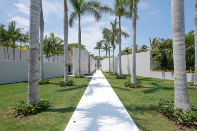 Luxury Villa Photo #15