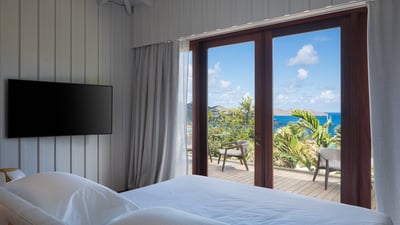 Bedroom 5: Located in the villa Cottage, on the main level. King size bed, air conditioning, HD-TV,&