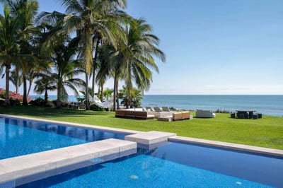 Luxury Villa Photo #6