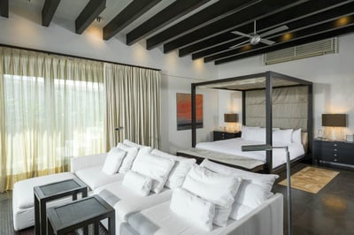 Luxury Villa Photo #29