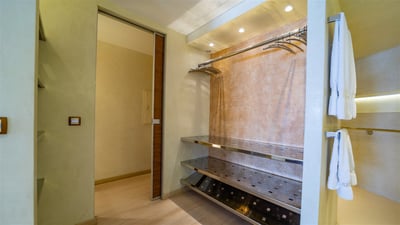 Luxury Villa Photo #34