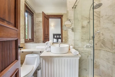 Luxury Villa Photo #35