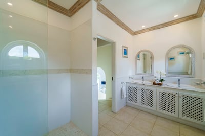 Luxury Villa Photo #9