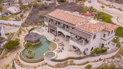 Luxury Villa Photo #3