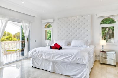 Luxury Villa Photo #23