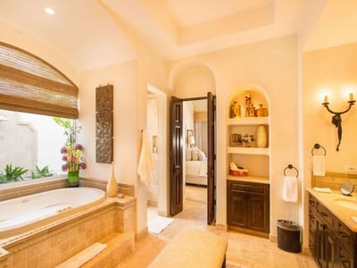 Luxury Villa Photo #32