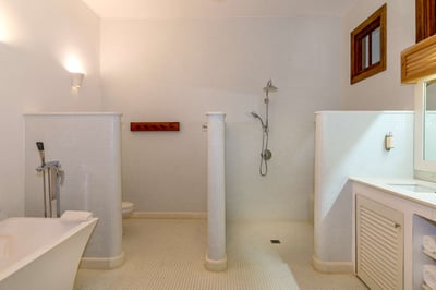 Luxury Villa Photo #8