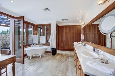 Luxury Villa Photo #32