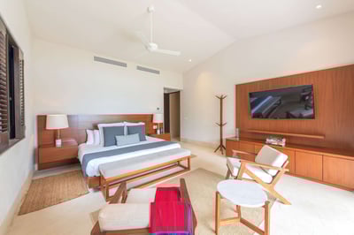 Luxury Villa Photo #17
