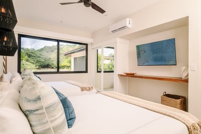 Suite 5 - Queen Beds, AC -Level 1