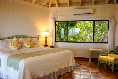 Luxury Villa Photo #23
