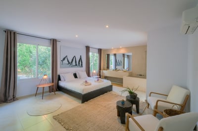 Luxury Villa Photo #22