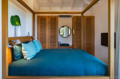 Bedroom 5: King size bed, air conditioning, ceiling fan, HD-TV with Dish Network, mini-bar, safe, de