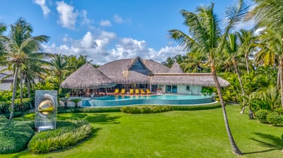 Luxury Villa Photo #2