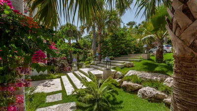 Luxury Villa Photo #12