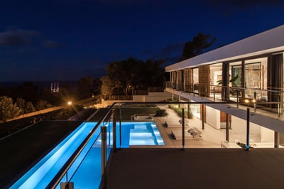 Luxury Villa Photo #3