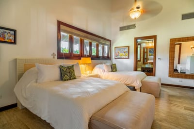 Luxury Villa Photo #31