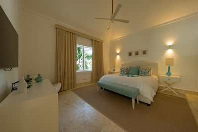 Arrecife 39 - Spacious 5BR villa near beach & golf