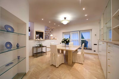 Luxury Villa Photo #13