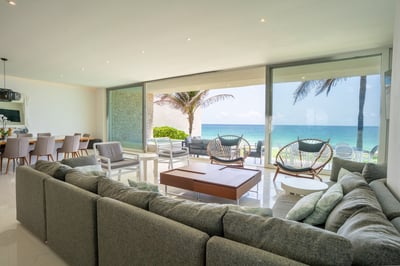 Luxury Villa Photo #9