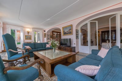 Luxury Villa Photo #17