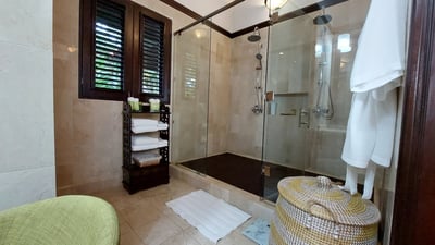 Luxury Villa Photo #25