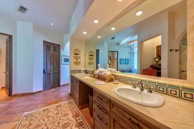 Luxury Villa Photo #32