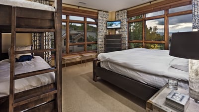 King suite with twin bunk
