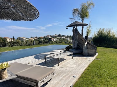 Luxury Villa Photo #4