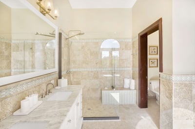 Luxury Villa Photo #36