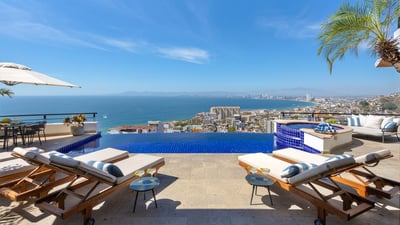 Luxury Villa Photo #5