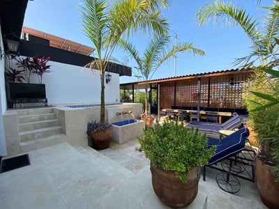 Luxury Villa Photo #9