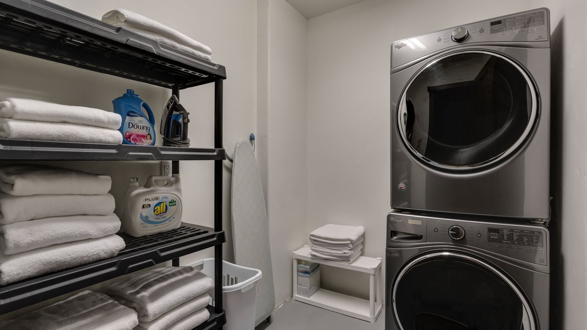 Laundry room on lower level - Image 31