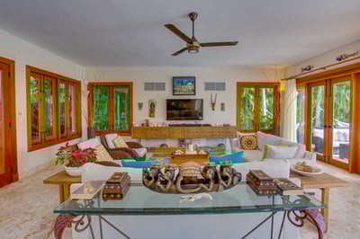 Luxury Villa Photo #25