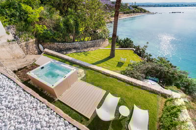 Luxury Villa Photo #6