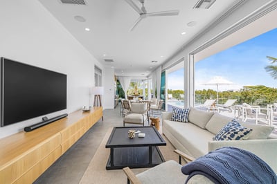 Luxury Villa Photo #15