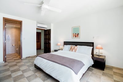 Luxury Villa Photo #32